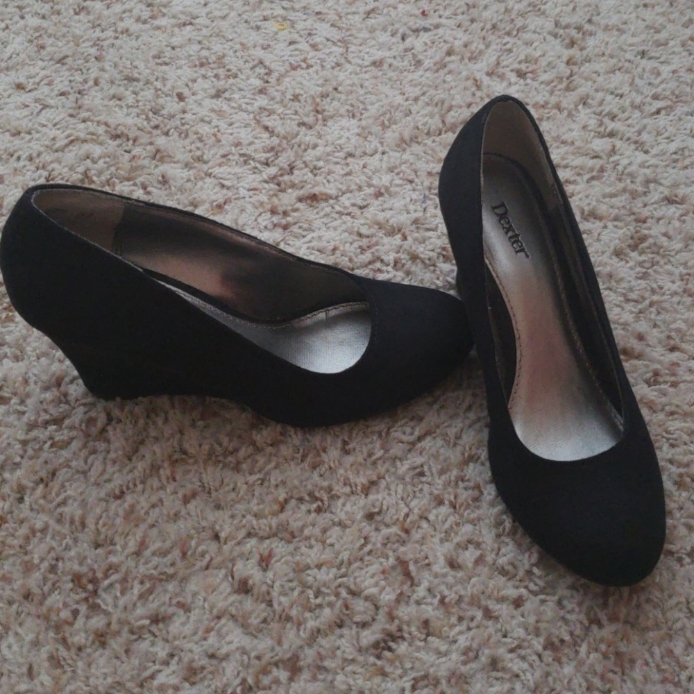 Barely worn black wedges